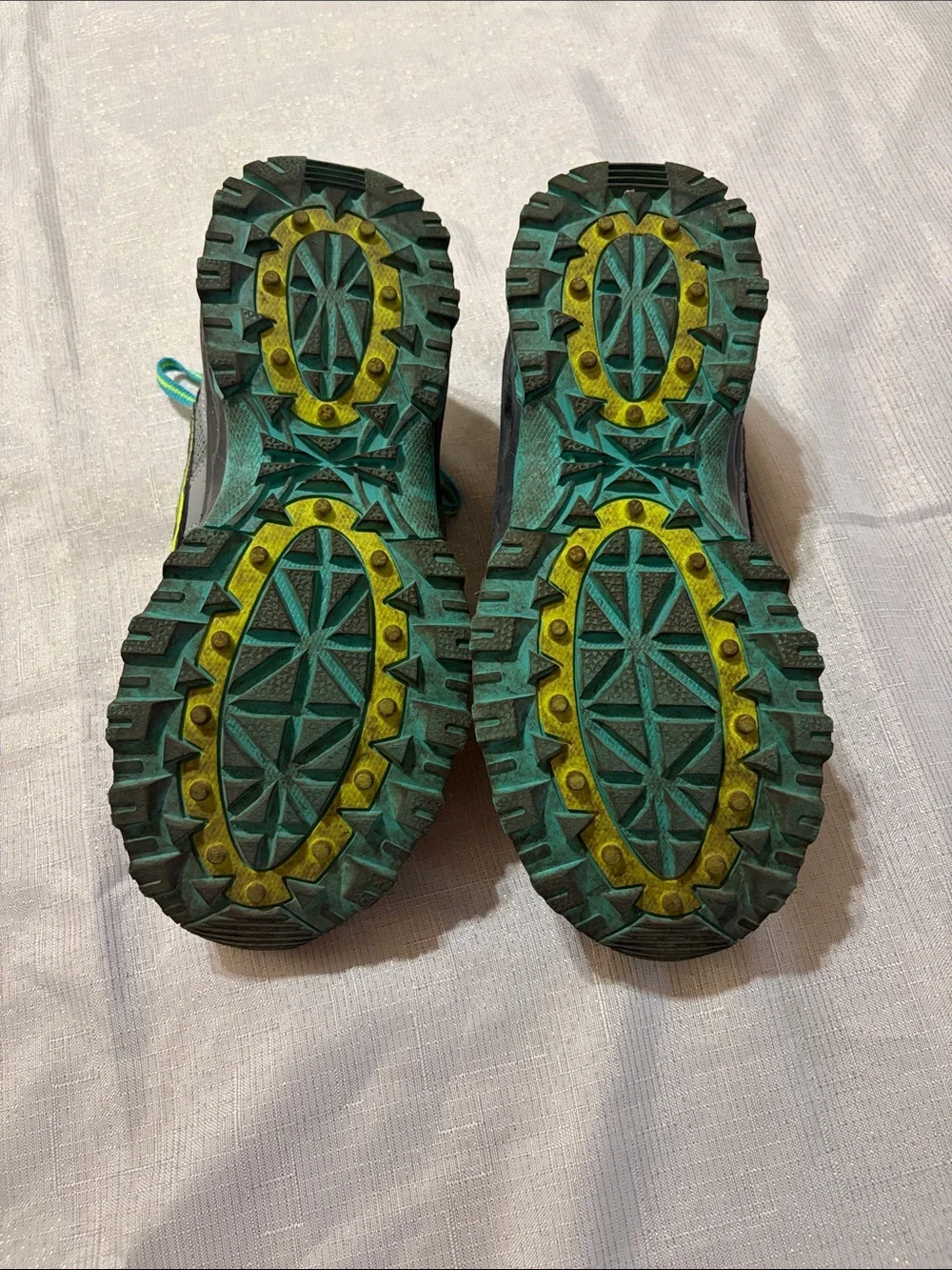 Saucony Women’s Gray Teal Trail Runners with Lime Accents